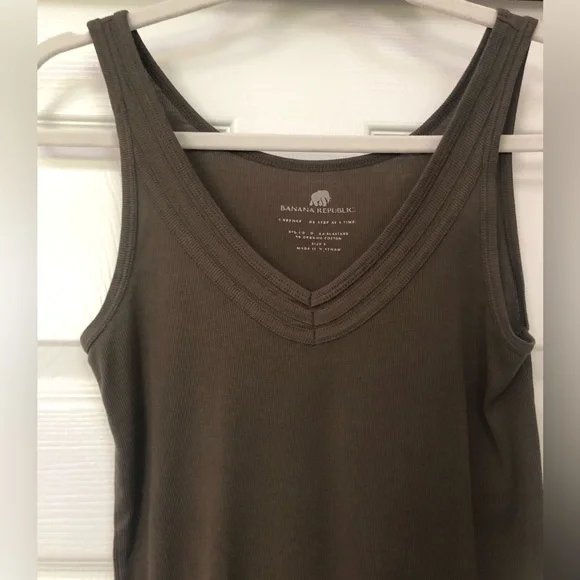 Banana Republic Rib V-Neck Soft Tank Top Cami - Picture 10 of 16